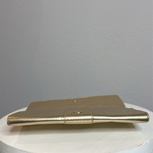 MICHAEL KORS GOLD METALLIC LEATHER BUCKLE DETAIL FLAP CLOSURE CLUTCH